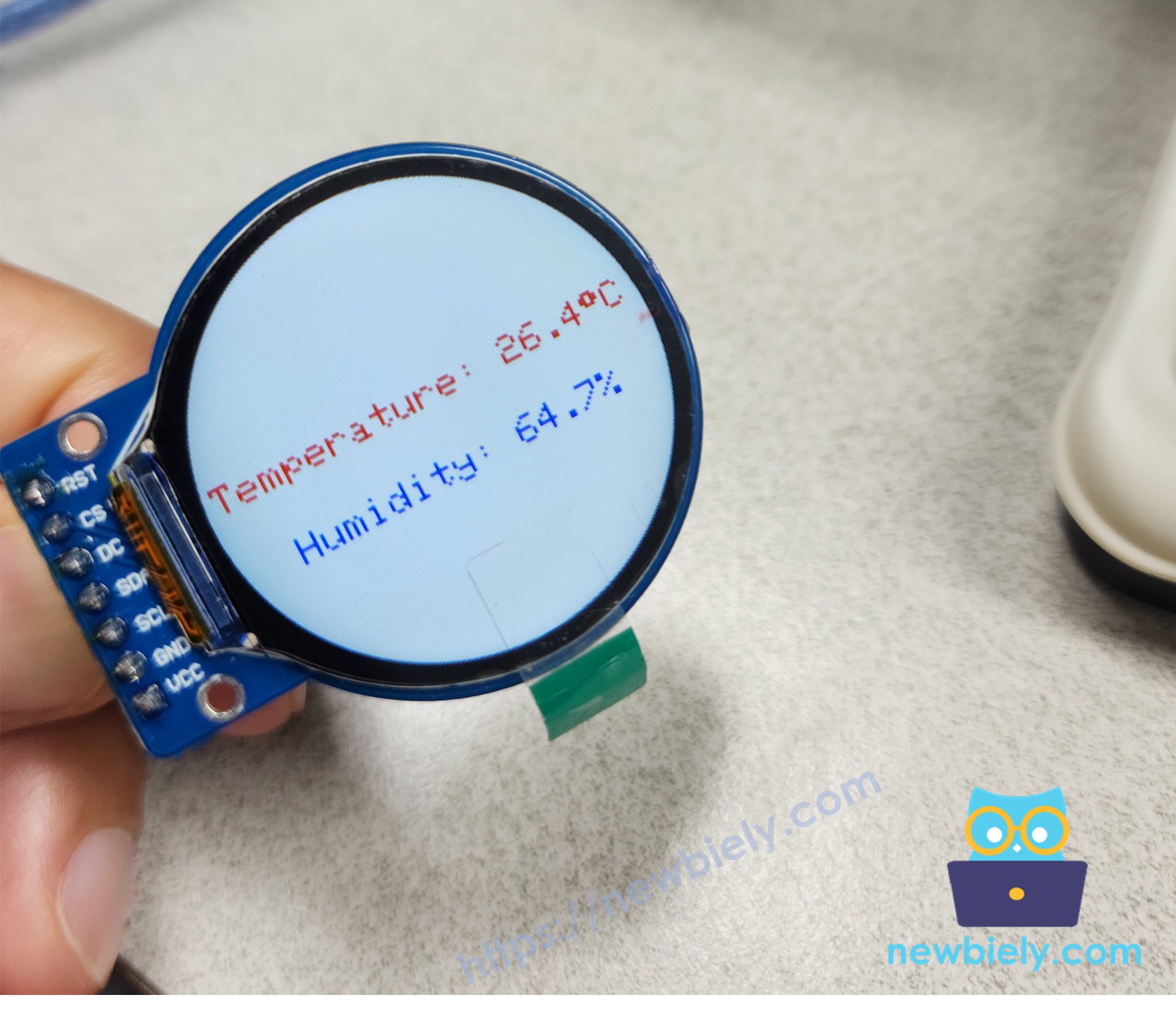 Pantalla LCD TFT redonda para Arduino Nano ESP32 que muestra texto y números