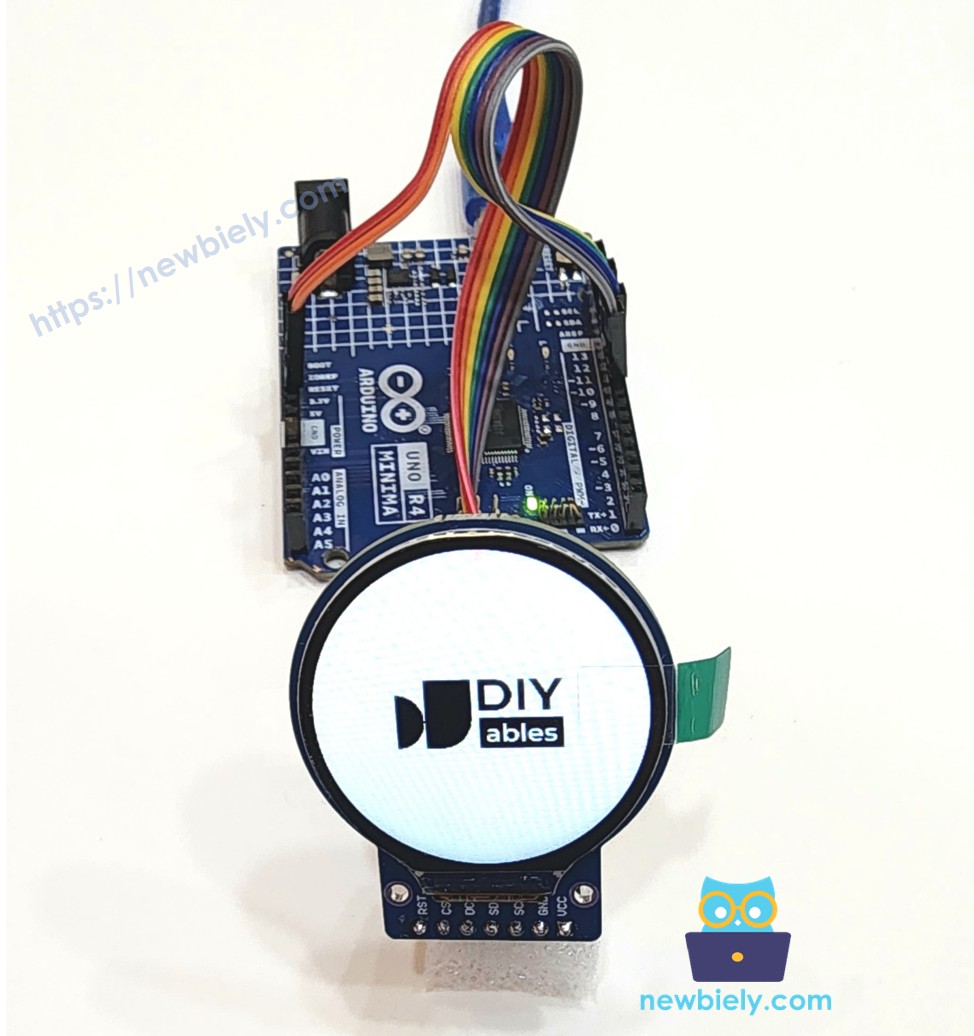 Imagen de la pantalla TFT LCD circular del Arduino UNO R4