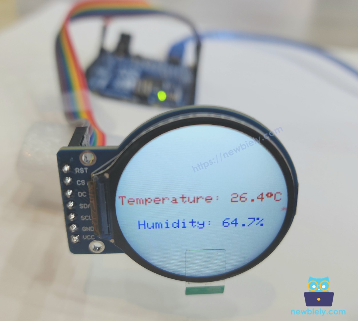 Arduino UNO R4 pantalla TFT LCD circular muestra texto y número